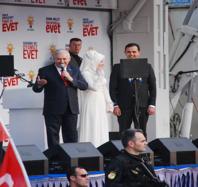 Başbakan Yıldırım Mitingde Nikah Kıydı