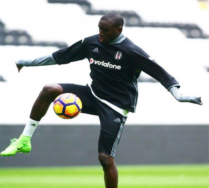 Demba Ba Ve Caner Takımla Çalıştı