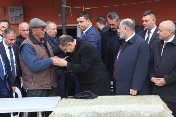 Bakan Ömer Halisdemir’in Kabrini Ziyaret Etti