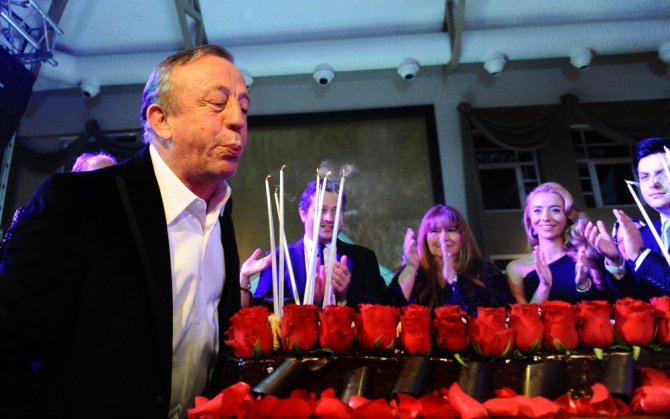 Ali Ağaoğlu’nu Ağlatan Sürpriz