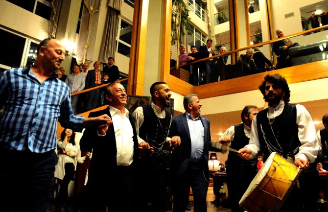 Ali Ağaoğlu’nu Ağlatan Sürpriz