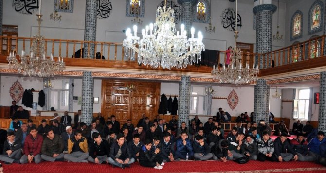 Gümüşhane’de Genç Sadâ Kur’an-ı Kerim’i Güzel Okuma Yarışması Düzenlendi