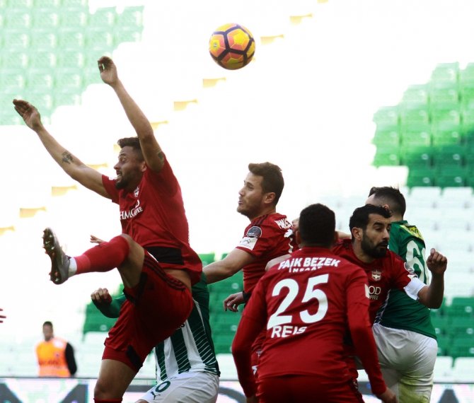 Bursa’da İlk Yarıda Karşılıklı Gol