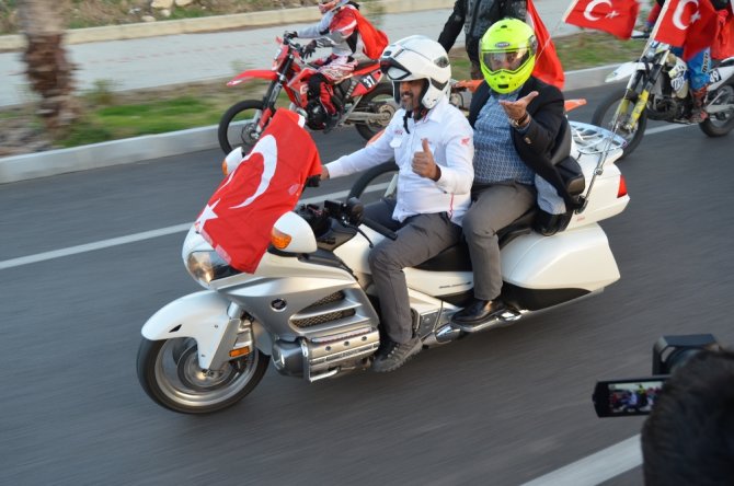 Bakan Çavuşoğlu İlçe Merkezine Motosikletle Geldi