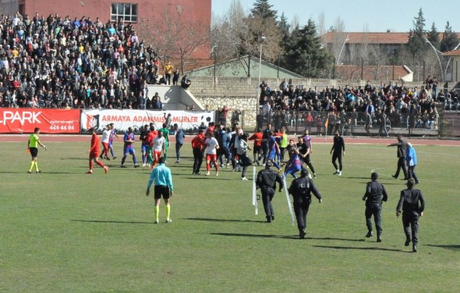 Olaylı Maç Yarıda Kaldı