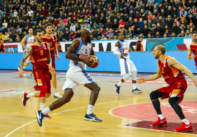 Aslan Trabzon’da Kükredi
