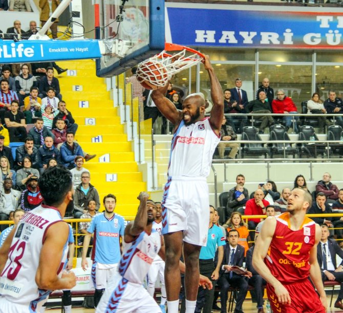 Aslan Trabzon’da Kükredi