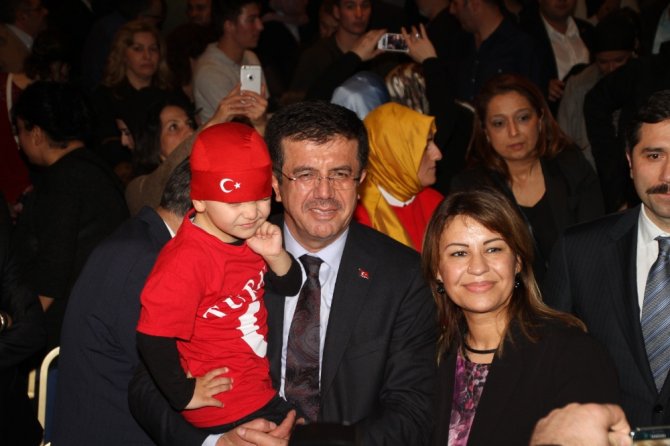 Almanya’daki Türkler Bakan Zeybekci’yi Yalnız Bırakmadı
