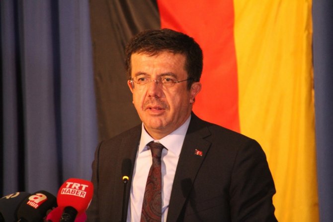 Almanya’daki Türkler Bakan Zeybekci’yi Yalnız Bırakmadı