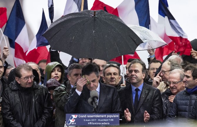 Fillon: Kimse Beni Vazgeçiremez