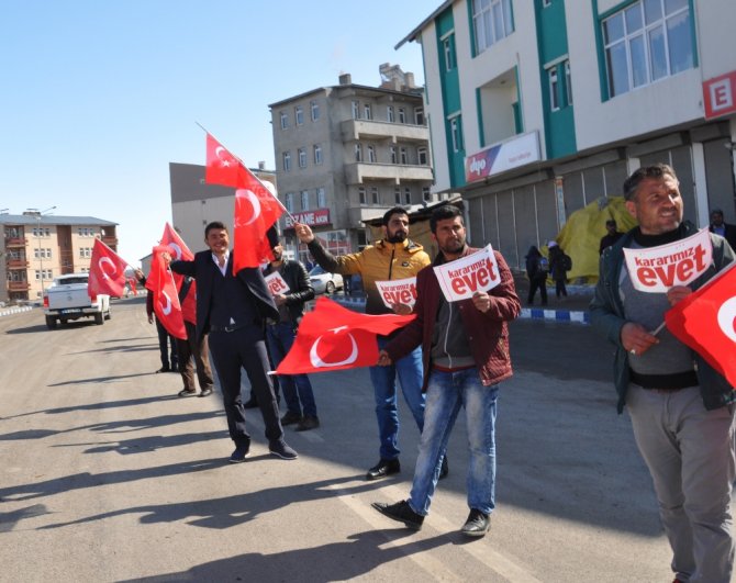 Bakan Arslan Evetlerle Karşılandı