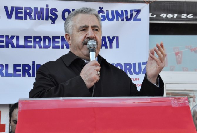 Bakan Arslan Evetlerle Karşılandı