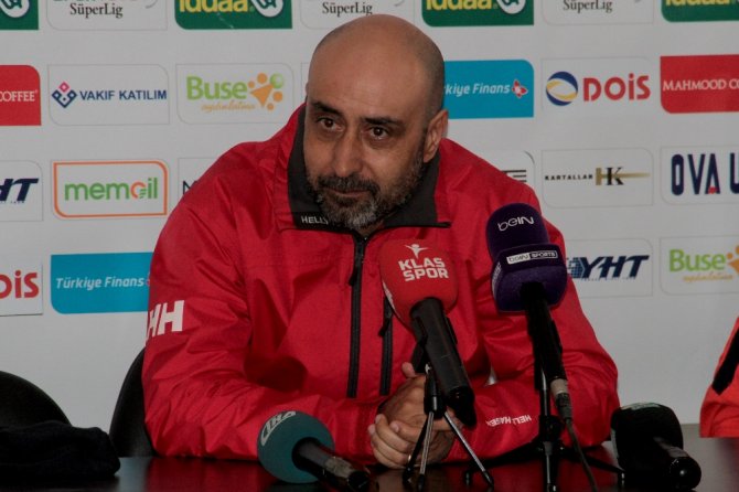 Ümit Özat Oyuncularının Performansından Memnun