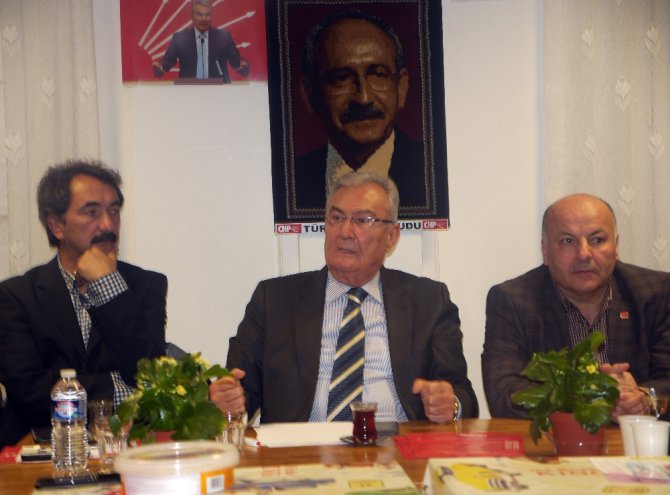 Deniz Baykal Fransa’da Türk Vatandaşlarına Hitap Etti