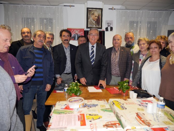 Deniz Baykal Fransa’da Türk Vatandaşlarına Hitap Etti