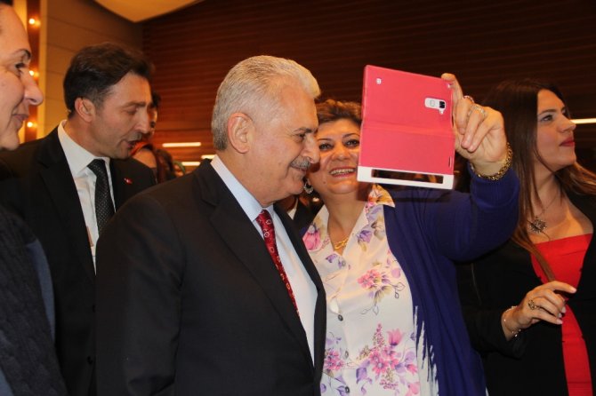 "15 Temmuz’da Meydanlara İnenlerin Yüzde 51’i Kadındı"