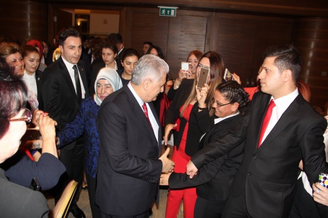 "15 Temmuz’da Meydanlara İnenlerin Yüzde 51’i Kadındı"