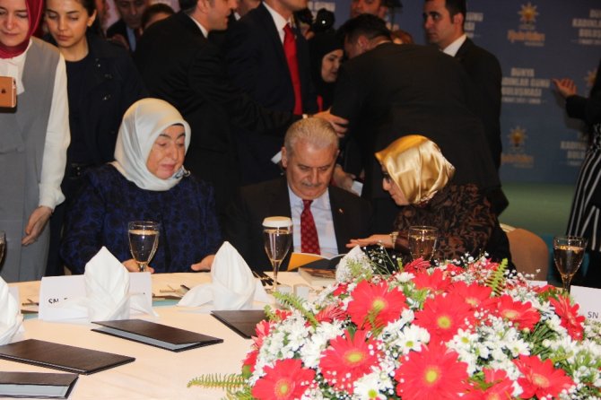 "15 Temmuz’da Meydanlara İnenlerin Yüzde 51’i Kadındı"