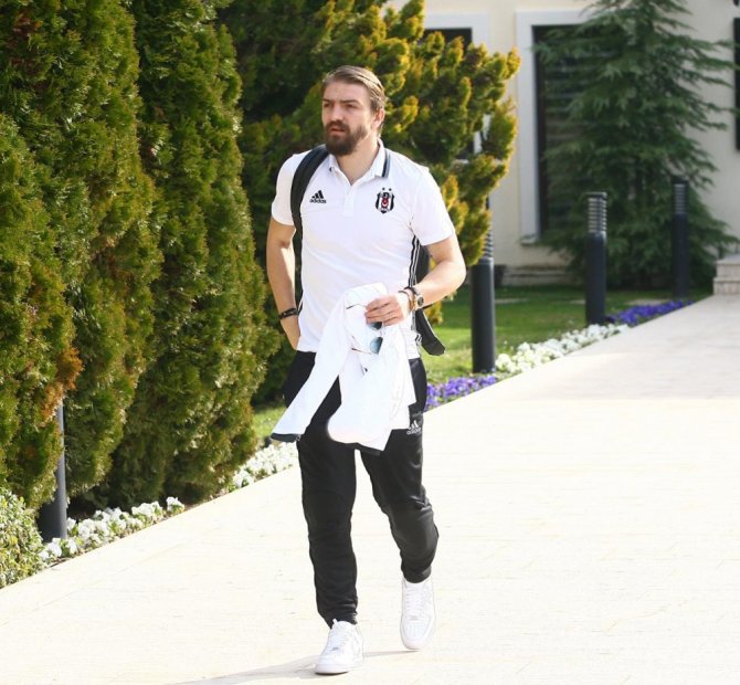Beşiktaş Yunanistan’a Gitti: Caner Erkin De Kadroda