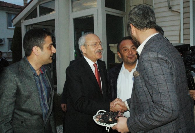 Kılıçdaroğlu’ndan Eski İl Başkanının Ailesine Başsağlığı Ziyareti