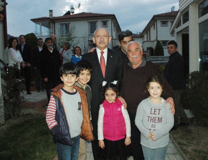 Kılıçdaroğlu’ndan Eski İl Başkanının Ailesine Başsağlığı Ziyareti