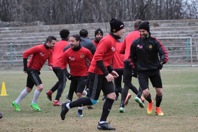 Takımını Giresunspor Maçına Islak Zeminde Hazırlıyor