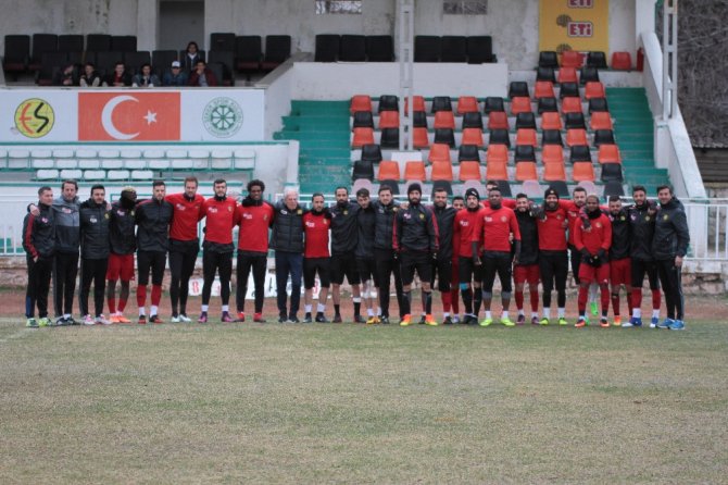 Takımını Giresunspor Maçına Islak Zeminde Hazırlıyor