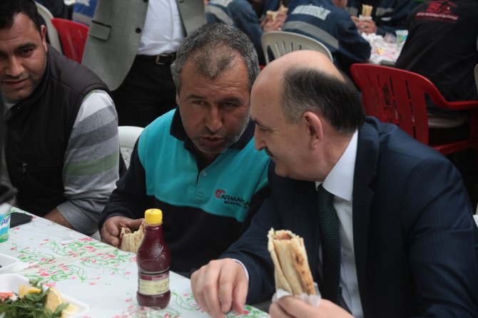 İşçilerle Dürüm Yedi