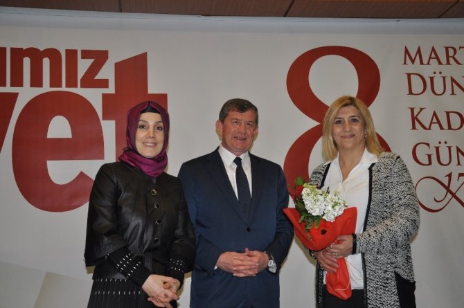 Trabzon’da Ak Partili Ve Mhp’li Bin Kadın “Evet” İçin Bir Araya Geldi