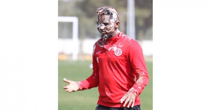 Eto’o’yu Kızdıran Doğum Günü Kutlaması