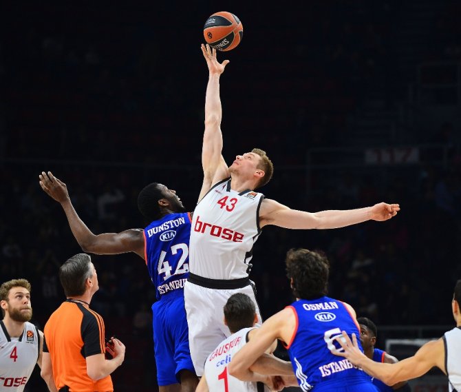 Anadolu Efes Sahasında Farklı Yenildi