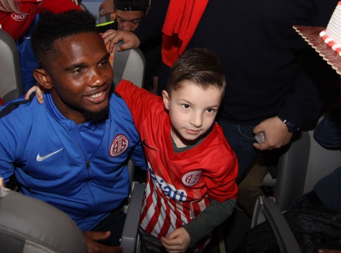 Eto’o’ya 10 Bin Metrede Doğum Günü Sürprizi