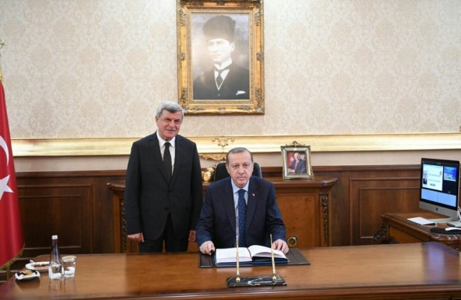 Cumhurbaşkanı Erdoğan Şampiyon Sporcuları Ödüllendirdi