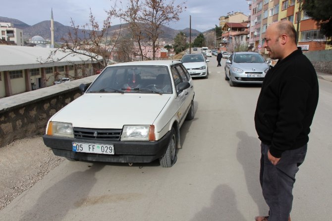 Bir Gecede 30’dan Fazla Aracın Lastiği Kesildi