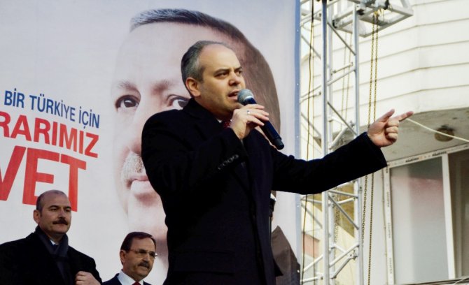 “Mevcut Sistem Babayla Oğlu Birbirine Düşürür”