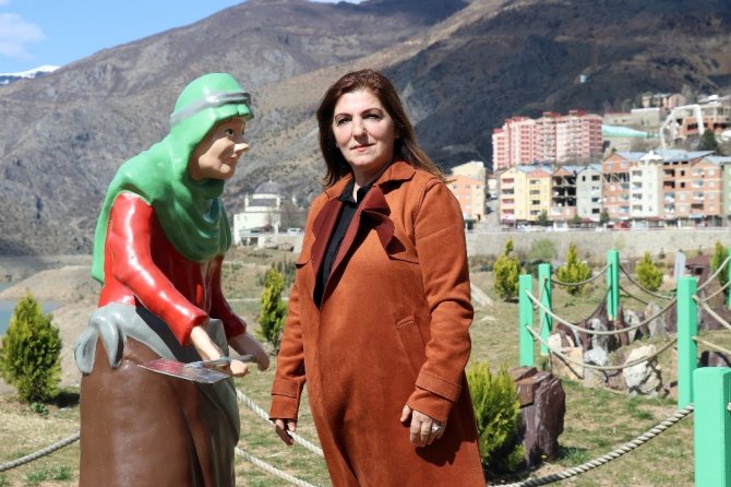 Özkürtün’e Kadın Eli Değdi Belde Rengarenk Oldu