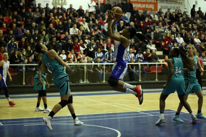 Canik Belediye Ligdeki 5. Galibiyetini Aldı