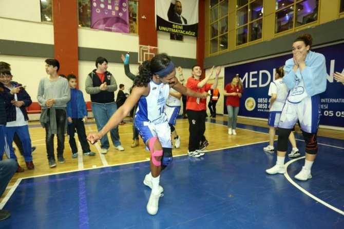 Canik Belediye Ligdeki 5. Galibiyetini Aldı