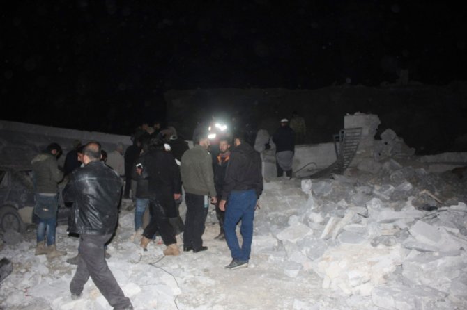 Suriye’de Camiye Hava Saldırısı: 63 Ölü