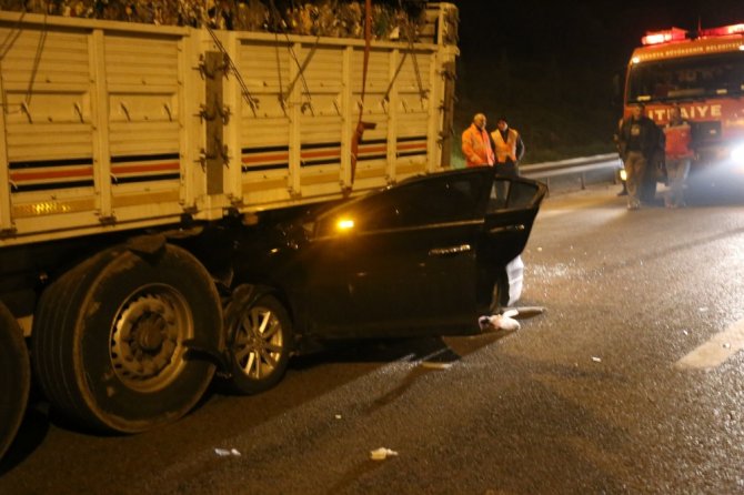 Otomobil Tırın Atlına Girdi: 1 Ölü, 6 Yaralı