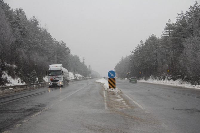Bolu Dağı’nda Kar Ve Sis Etkili Oluyor