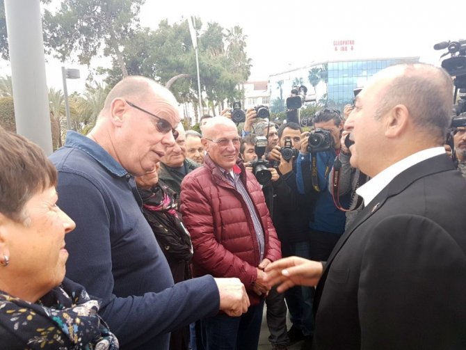 Bakan Çavuşoğlu Yerleşik Hollandalılarla Sohbet Etti