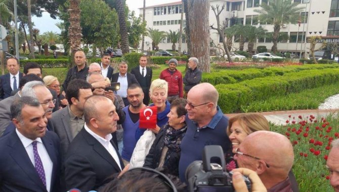 Bakan Çavuşoğlu Yerleşik Hollandalılarla Sohbet Etti