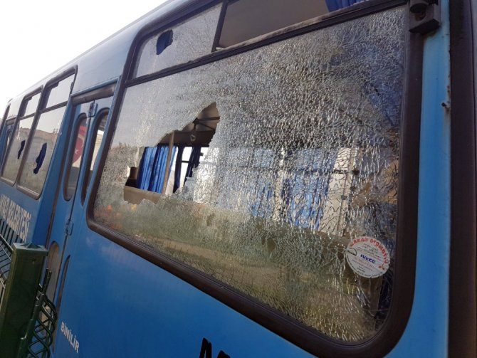 Otobüsler Tahrip Edildi: Kafasına Taş İsabet Eden Kaleci Yaralandı