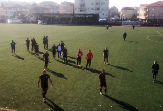 Otobüsler Tahrip Edildi: Kafasına Taş İsabet Eden Kaleci Yaralandı