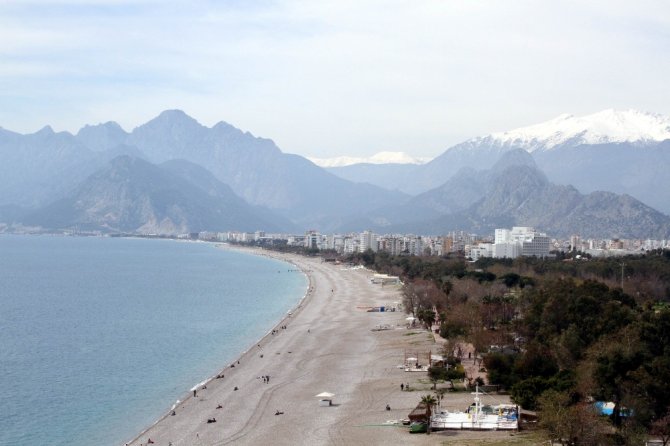 Antalya’da Kar Manzaralı Deniz Keyfi