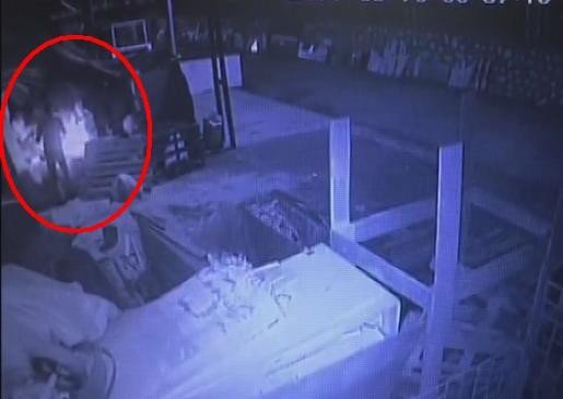 Patrona Kızdı, İş Yerini Yaktı