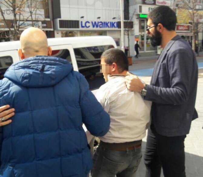 Üniversiteli Kızı Taciz Eden Şahsa Linç Girişimi