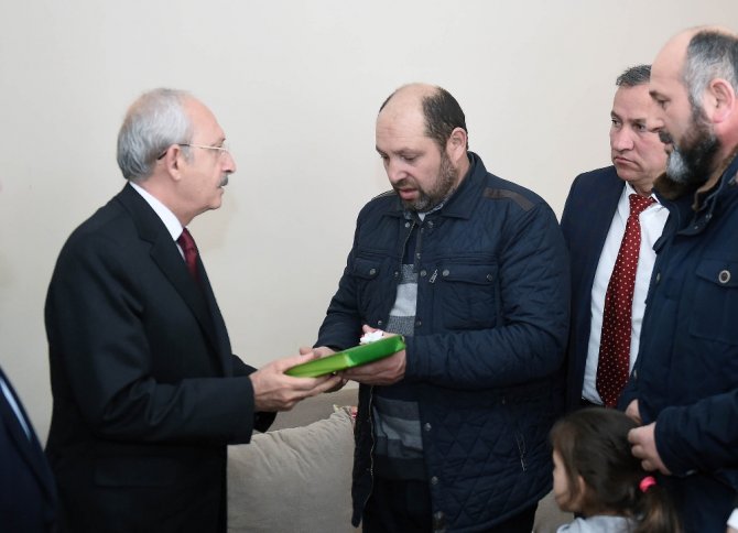 Kılıçdaroğlu Şehit Ailesini Ziyaret Etti