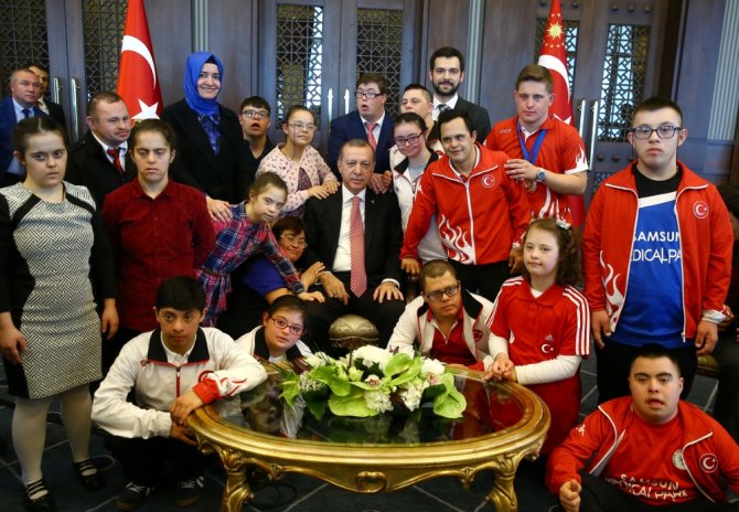 Erdoğan Down Sendromlu Çocukları Kabul Etti